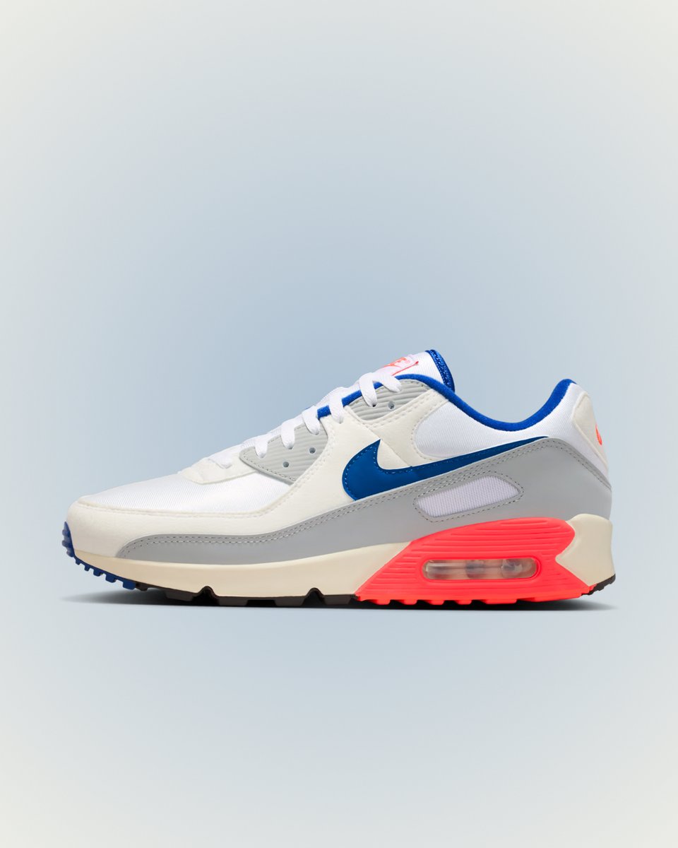 Staying true to its early running roots with the iconic Waffle sole and visible Max Air cushioning.

The Air Max 90 'Base Grey and Sport Royal' 

Available at 10am ET 🇺🇸

go.nike.com/B0yrPqIG4lM