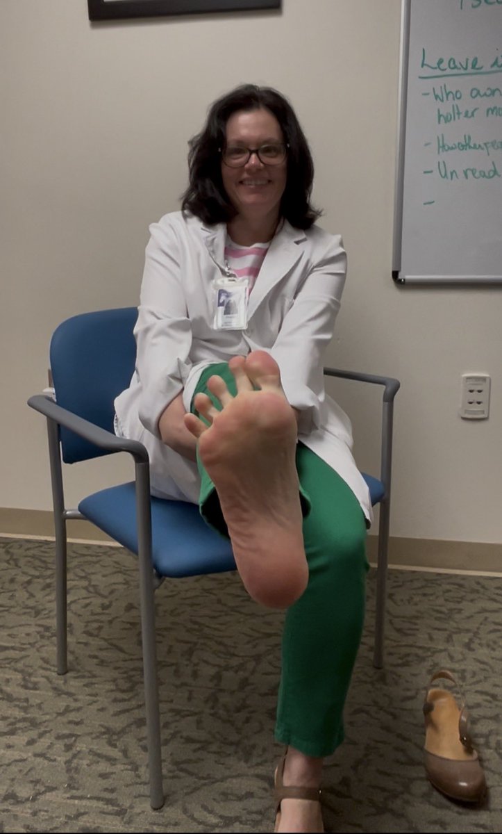 JoeyFeetures's tweet image. Fresh off the Shift 🩺🥼🦶🏻#uzakșehir 

#feetworshi̇p #feetmaster #toerings