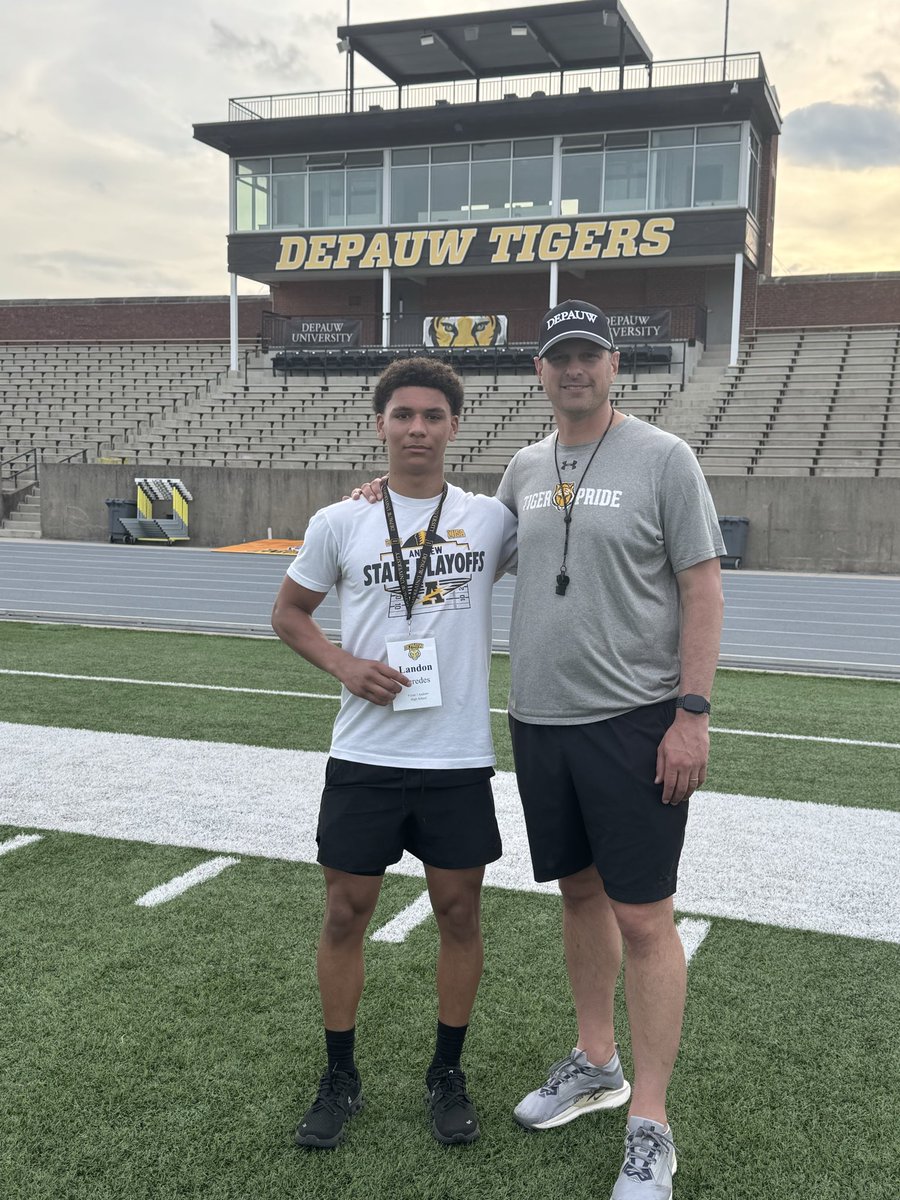 Landon_Paredes's tweet photo. Had a great day back @DePauwTigersFB for a Junior Day visit thanks @CoachSSeaburg &amp; @qbdietz for the hospitality I look forward to getting back on campus soon!
@PrepRedzoneIL @EDGYTIM @VJA_FOOTBALL https://t.co/KIHj4jM6PX