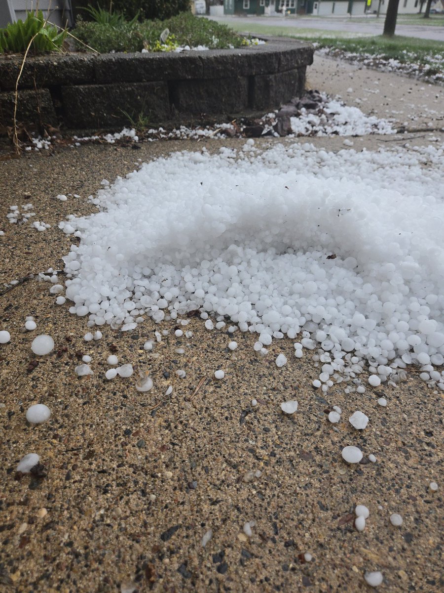 EricZiesmer's tweet photo. @shawncable  The storm put a nice little pile in my driveway. Put foot in it to show depth of the mound of hail it Put in One spot https://t.co/SNI0ghzZjY