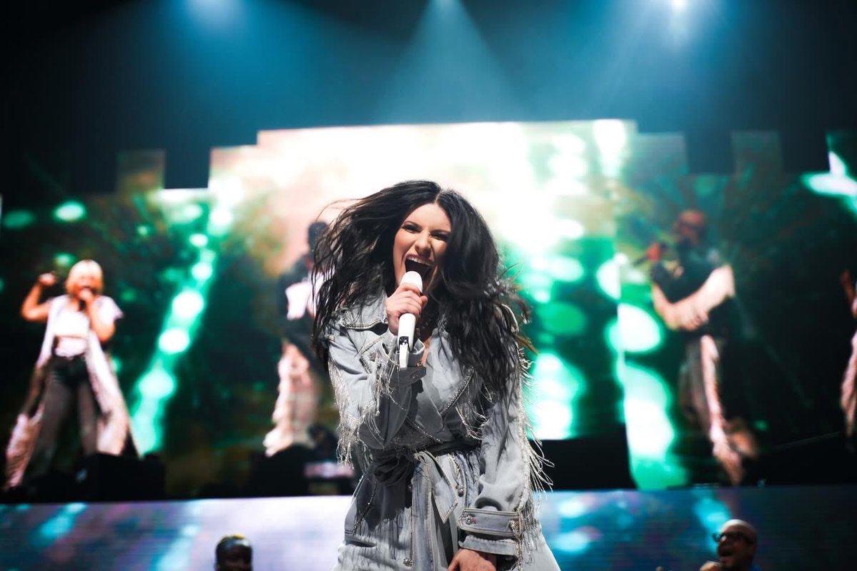 Laura Pausini tweet media