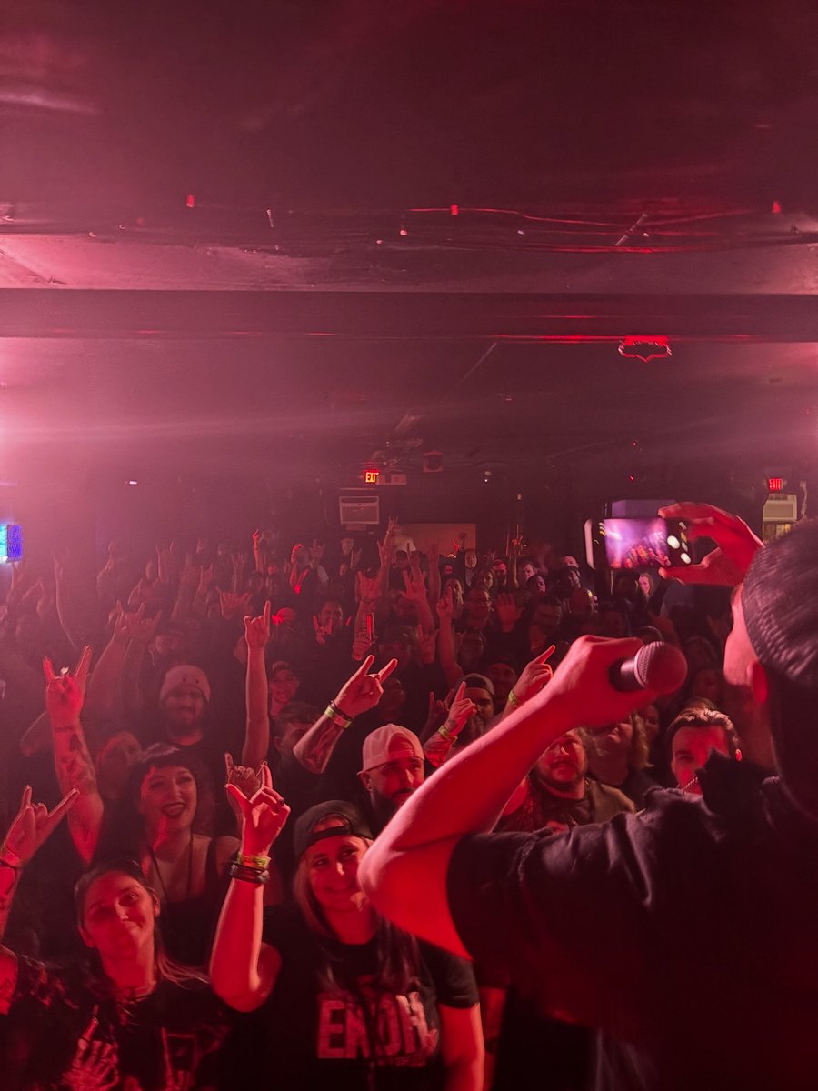 silentseason's tweet photo. Hartford, CT absolutely killed it. Thanks for the awesome response & love for @silentseason🤘🏼Shout out to @Zero936 for having us on the bill 🙏🏼 #zero936 #concertcrave #thewebster #silentseason #thankyou #show #concert #elijah #downswing #hartford #rockedit #musiclife #perfomance https://t.co/Sby1T26JpP