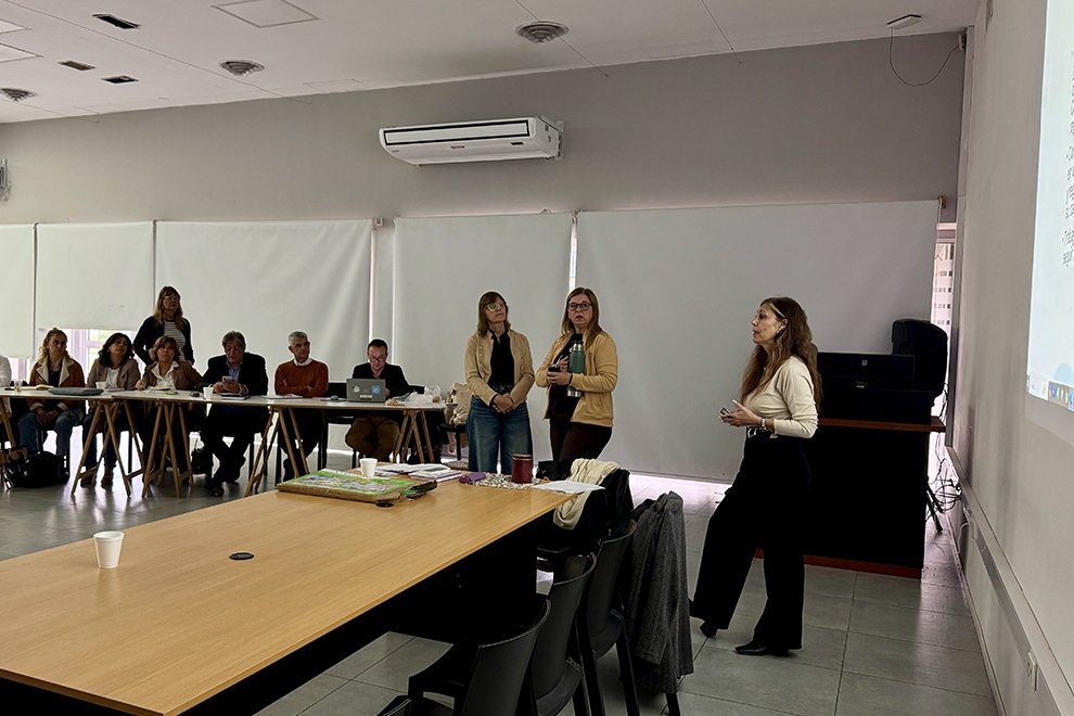 gobdecordoba's tweet image. 🏫🤝 En el Segundo Círculo de Supervisores, profundizamos la implementación del programa #TransFORMAR@Cba, con enfoque en la construcción de las instancias de Formación Situada, como motor de cambio dentro de las instituciones educativas.

Durante la jornada, trabajamos en el