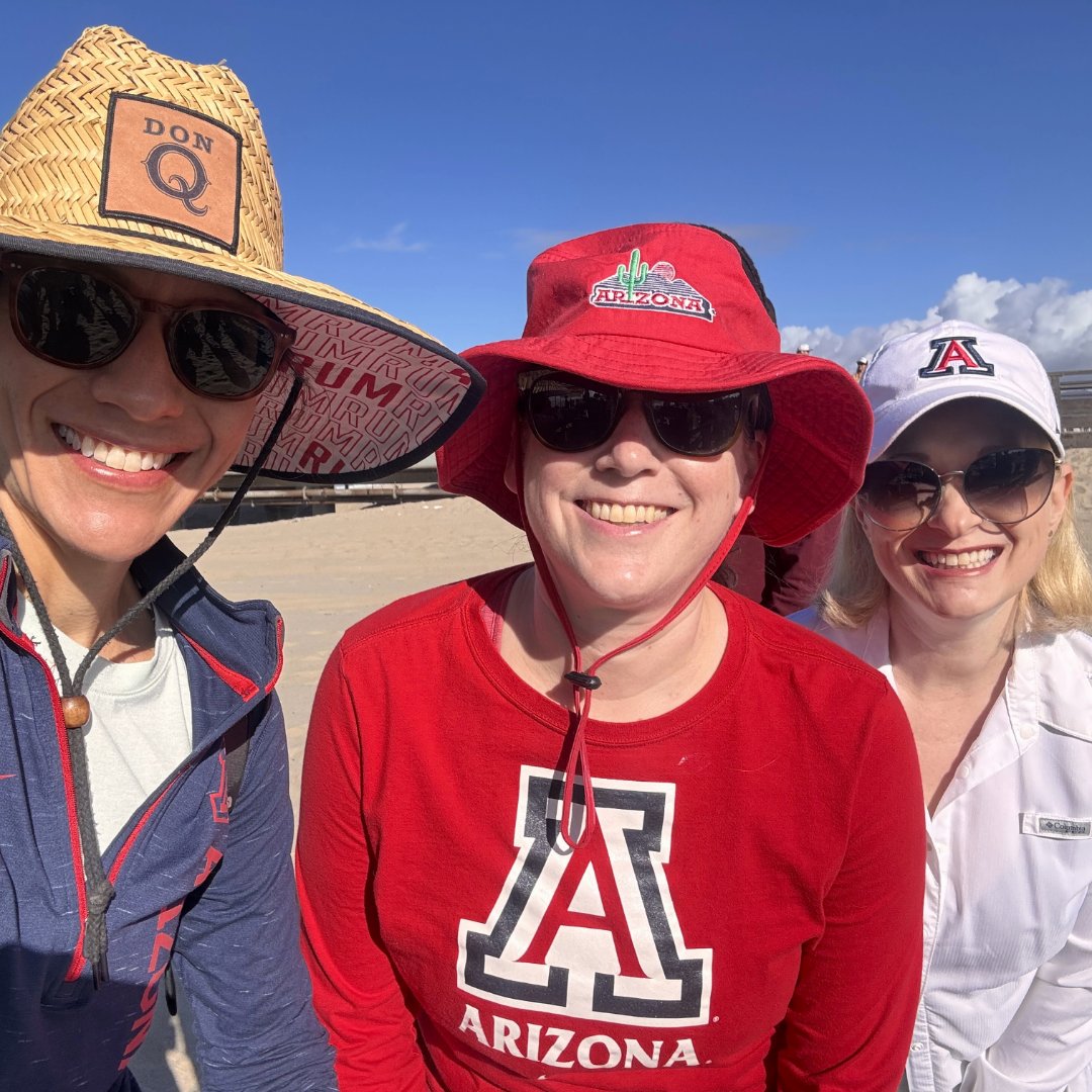 arizonaalumni's tweet photo. Wildcats give back!  🐱🌊 

The SoCalCats teamed up with It’s Bigger Than Us for a beach cleanup at Venice Beach.  

Follow the socalcats on IG for upcoming events! ❤️ #WildcatForLife https://t.co/67F5Y5pl2c