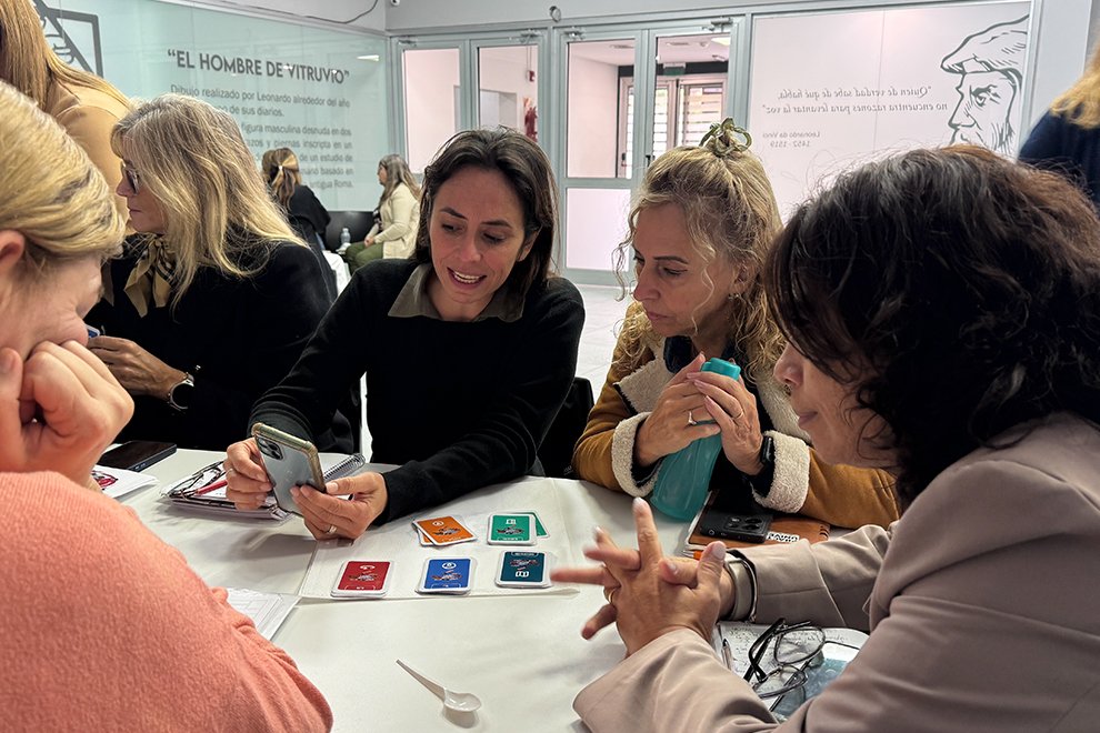 gobdecordoba's tweet image. 🏫🤝 En el Segundo Círculo de Supervisores, profundizamos la implementación del programa #TransFORMAR@Cba, con enfoque en la construcción de las instancias de Formación Situada, como motor de cambio dentro de las instituciones educativas.

Durante la jornada, trabajamos en el