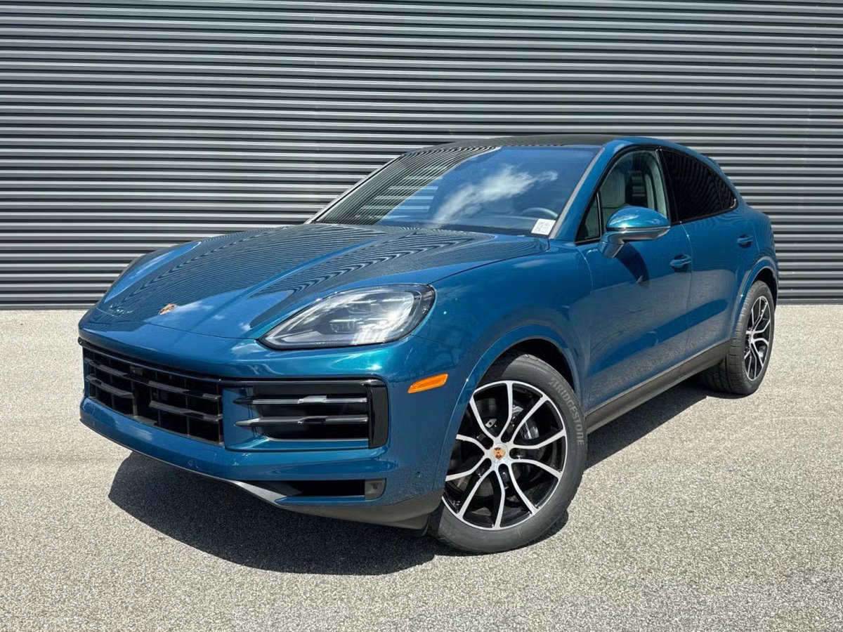 FieldsAuto's tweet image. The 2025 #Porsche #Cayenne Coupe pairs 348 hp, all wheel drive, HD Matrix Design LED Headlights, Panoramic Roof and BOSE Surround Sound System for a distinctly focused drive. 

Call 904-725-9155 and view it here: bit.ly/4cCw20Q 

#Jacksonville #FL #PorscheMoment