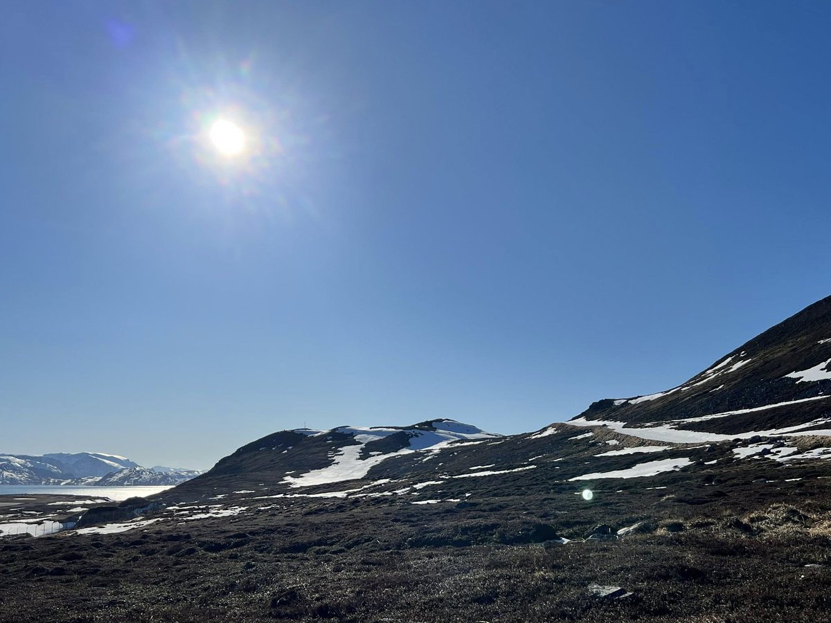 angelsnow1987's tweet image. Utsikt mot Vardfjellet, Hammerfest 😎 #Finnmark #iphone13 #hiking #naturephoto