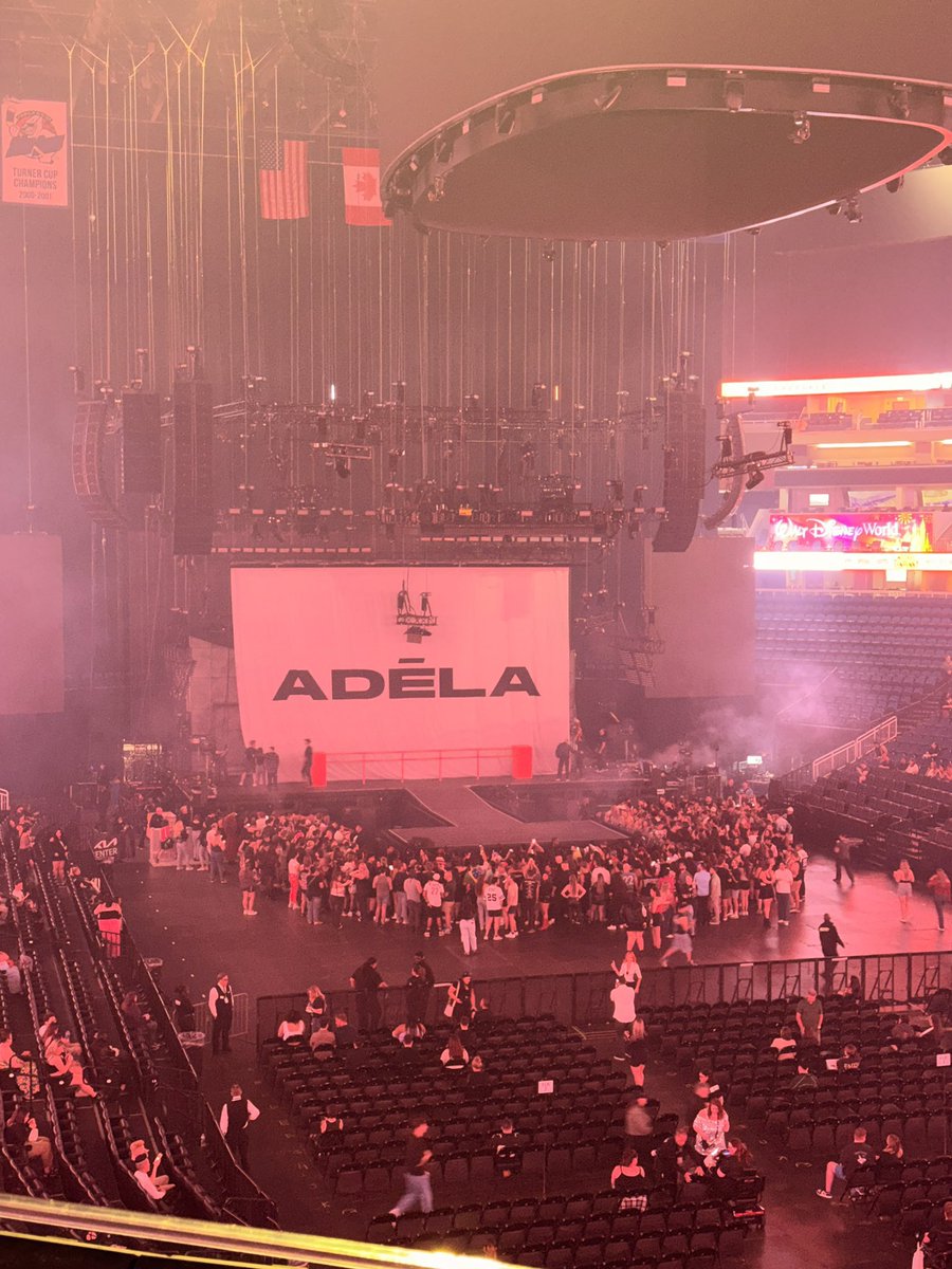 infoadelabrasil's tweet image. PODE VIR! O palco já está pronto para receber Adéla como ato de abertura na turnê da Demi Lovato. Daqui a alguns minutos o show começa! #AdélaJergova #ItsNotThatDeepTour