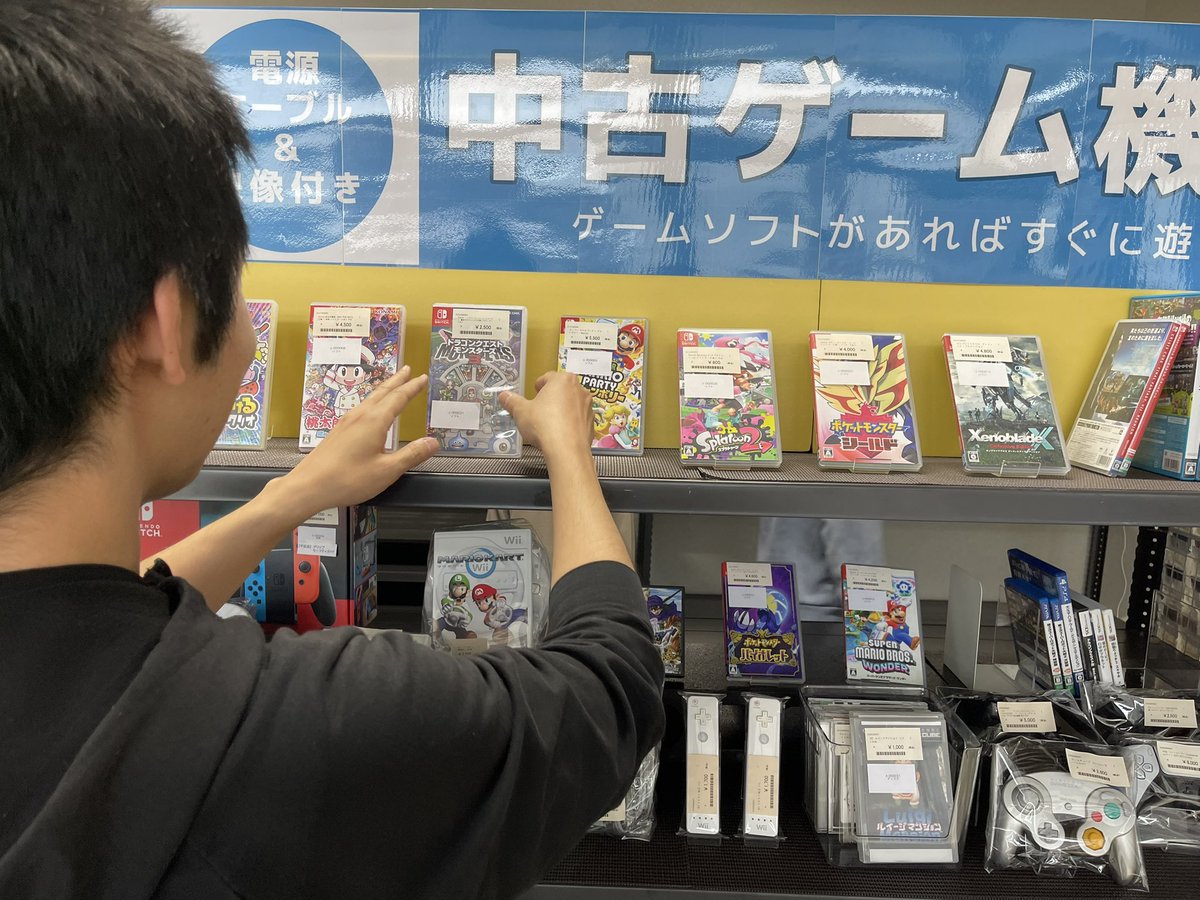 leveloire's tweet photo. おはべる〜🔆
4/14 火曜日「フレンドリーデー」🫶

ベルは出張でゲーム王国"明石店" に…
キター٩(ˊᗜˋ*)وーー!!

スタッフさんと一緒に商品の陳列したり、接客対応したりでワクワク✨
ご来店いただいたお客様とゲームトークで友達かもってくらいお話ししたよ🥰

お近くの方はぜひお越し下さい♪ https://t.co/ZbZHH0VVWc
