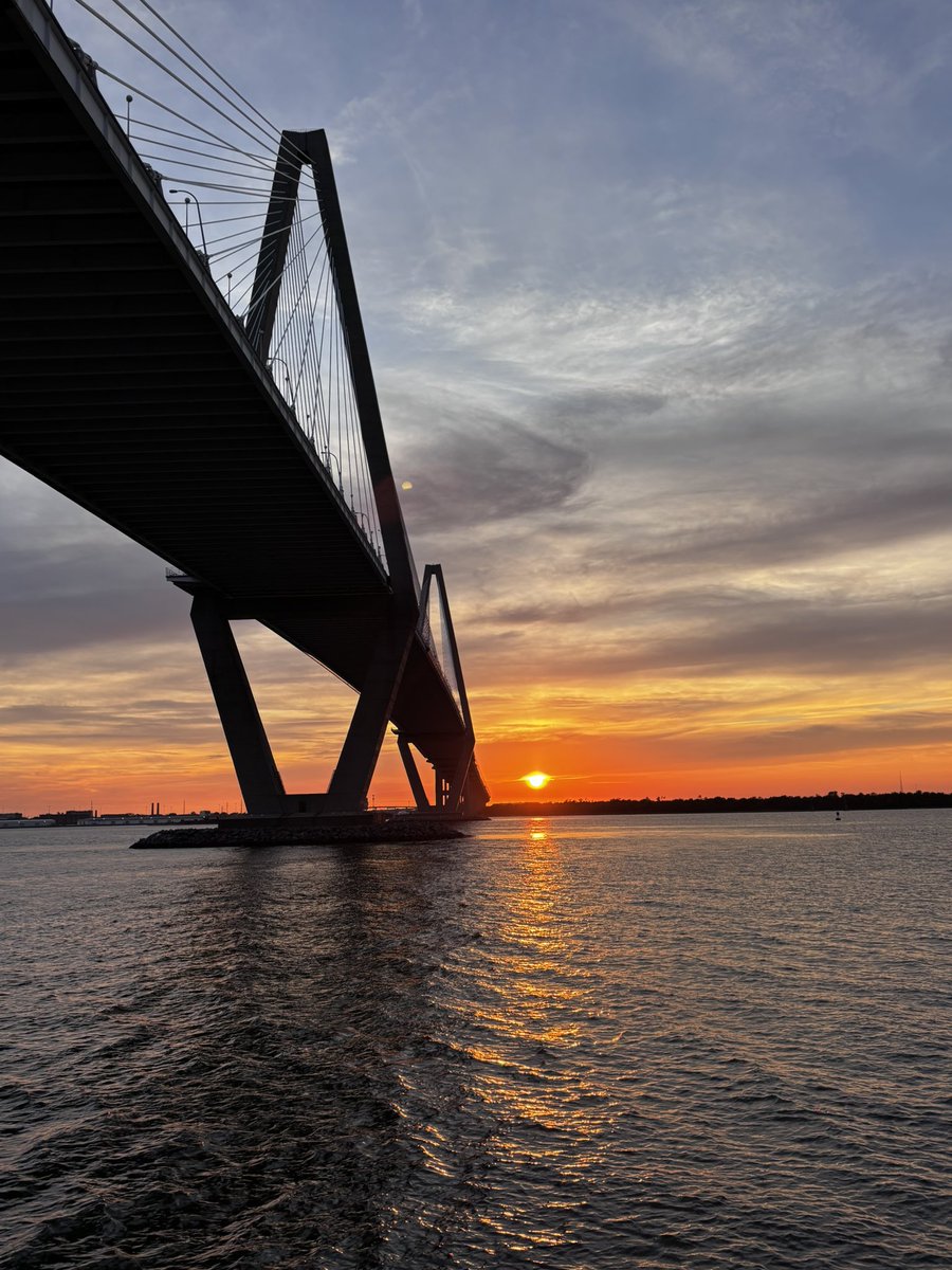 liamswx's tweet image. GORGEOUS SUNSET ALERT!!! My oh my, the high thin cirrus clouds around are making for an incredible view this evening!  🌄🚤🛥️🌇 #sunset #sunsetlover #sunsetphotography #CharlestonSC #sunsetvibes @BILLWALSHTV @RobStormTeam2 @LCWxDave @SamRobertsWX @WXwithLex @adrummergirl