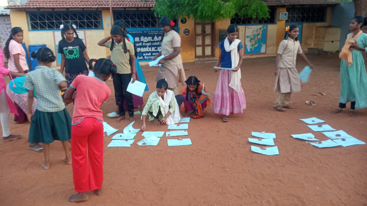 padgom2024's tweet image. 🌿 Adolescents in Action | Sevalpatti 🌿
Peer-led session empowered youth to map safe spaces, explore systems &amp;amp; share openly 💫
Building confident leaders for stronger communities 💛
#YouthLeadership #PeerLearning #PAD #AdolescentEmpowerment