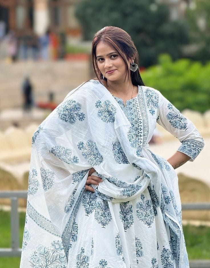 megherrazoo's tweet photo. ৬ ফিট লম্বা হয়েও কোনো লাভ নাইরে ভাই,, 
ওঠ,বস করতে হবে সেই ৫ ফিট বউয়ের কথাতেই /💔 https://t.co/mAdWGWWc9W