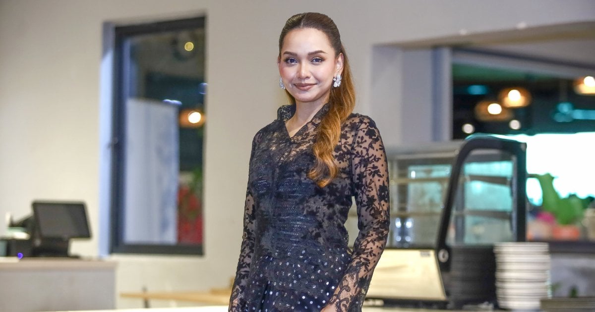 hmetromy's tweet image. #Rap Azira atau pemilik nama sebenar, Azira Shafinaz Ramlan, 34, yang mula berlakon sejak 2012 mengakui, jika boleh dia juga mahu melakonkan watak yang berbeza dalam setiap lakonannya.

hmetro.com.my/utama/2026/04/…