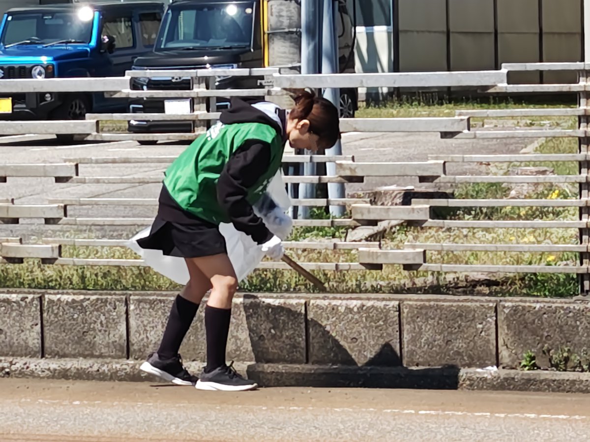 dynam_00104's tweet image. 桜が満開の頃に店舗周辺の道路のゴミ拾いを実施しました。

暖かな陽ざしの中、従業員は黙々とゴミを回収していました😆

いつも、ありがとうございます。

#ダイナム　#CSR