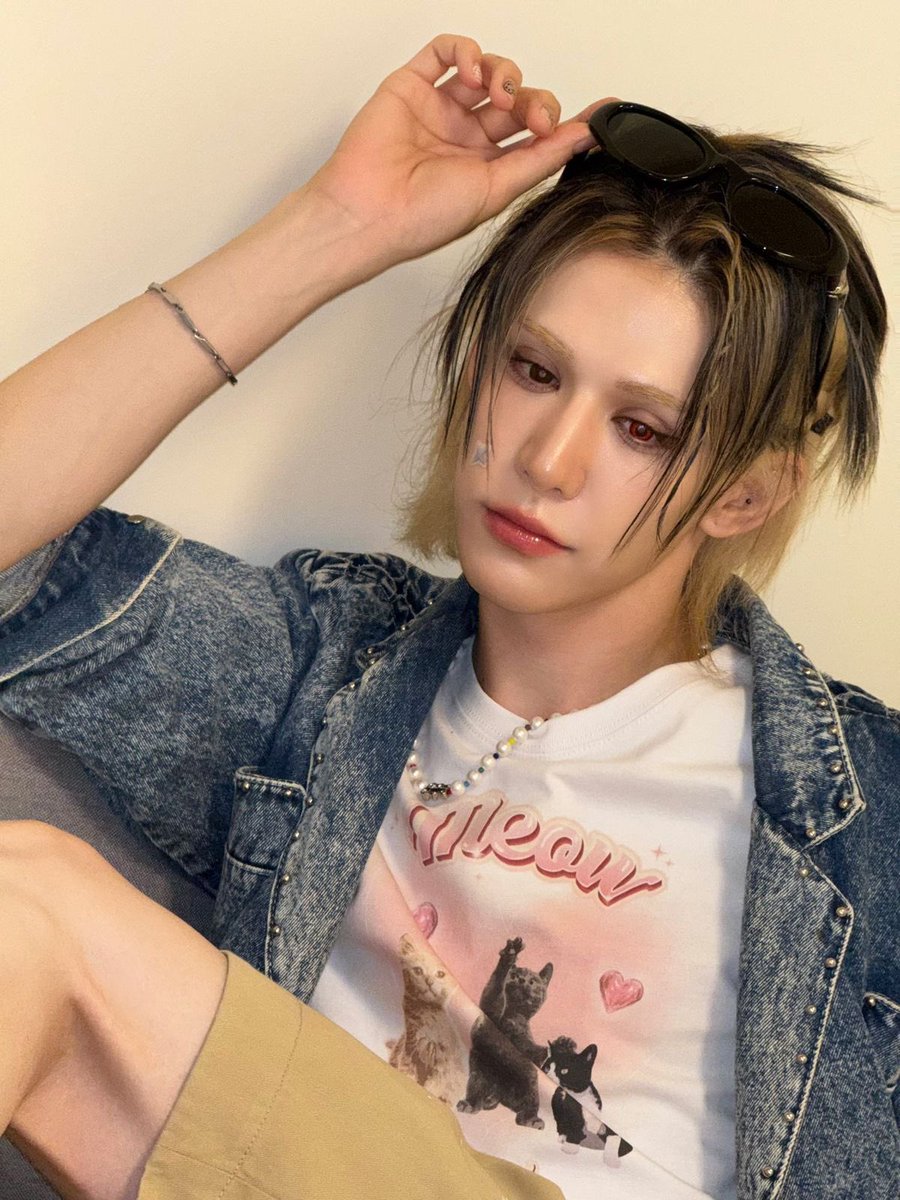 Barbieemuttii's tweet photo. โLooking good in jeansโ
#InEVOLwithXLOV #XLOV #์์ค๋ฌ๋ธ #EVOLSelcaDay #wumuti #SpringwithXLOV https://t.co/FxCnia2QD0