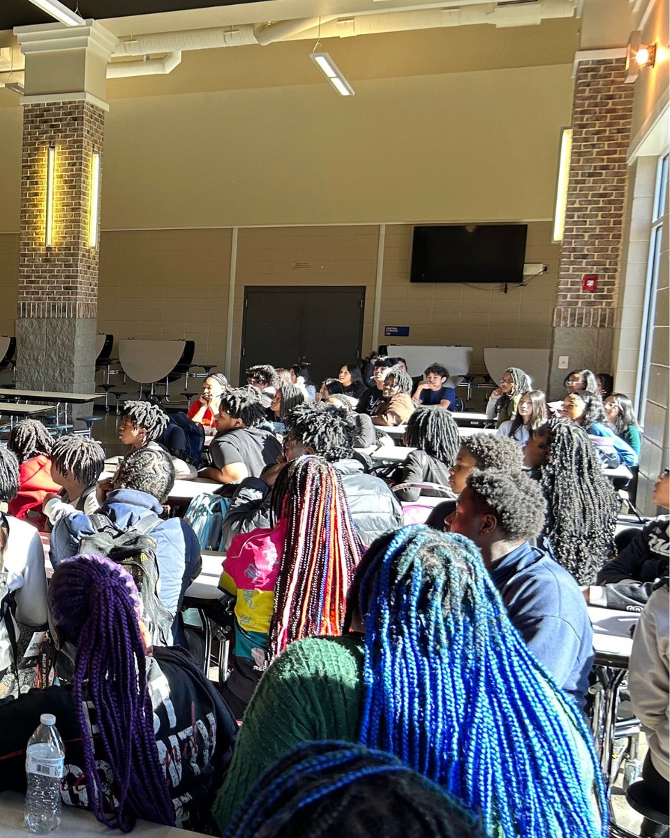 FirstPriorityAL's tweet photo. Tarrant High School is on the move! 🙌 Students are growing in faith and sharing the Good News of Jesus! It's incredible to see God moving at this campus and changing lives one conversation at a time. https://t.co/j9NjKFiQwg