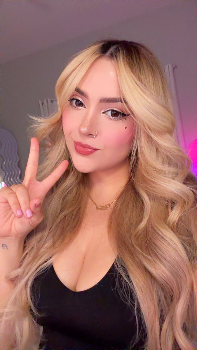 Ya en vivo en Twitch 
Pasándome minecraft otra vez pero ahora carreando a dos mancas