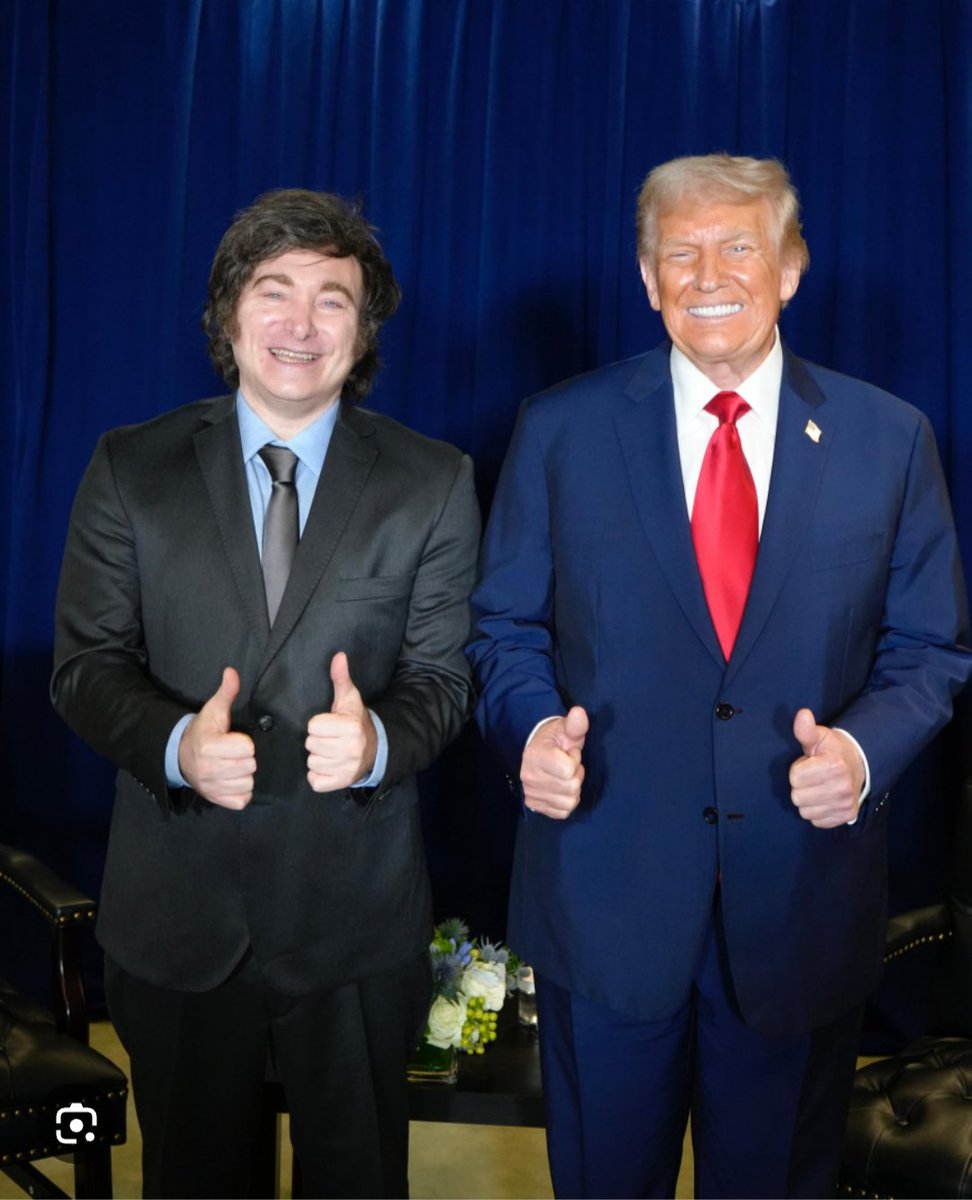 DONALD TRUMP SE PELEÓ CON TODO EL MUNDO 🌎 NI EL PAPA LEON SE SALVÓ DE ESTE LOCO ESQUIZOFRENICO .
PREGUNTO ¿ A QUIEN LES RECUERDA ESTE ENFERMO QUE SE PELEA CON TODO EL MUNDO 🌍 Y NADIE LO QUIERE?