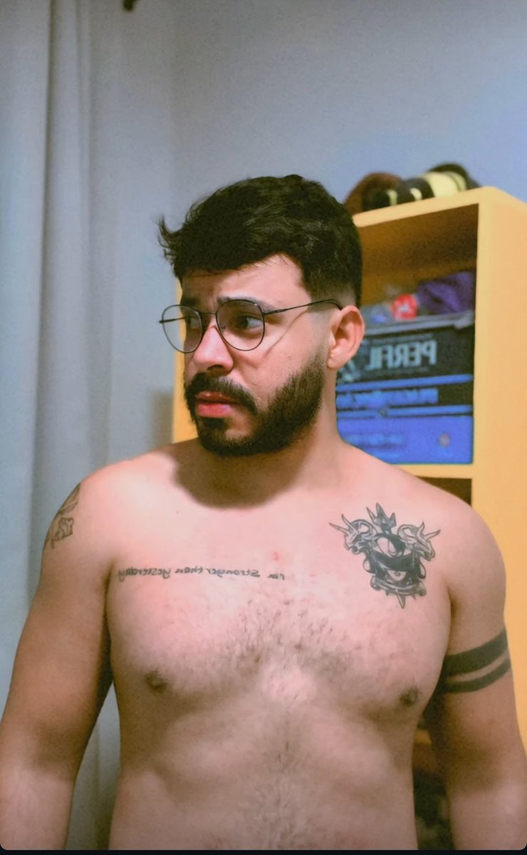 Choka, choka,
cuerpo con cuerpo, 
boca con boca
🤓❤️