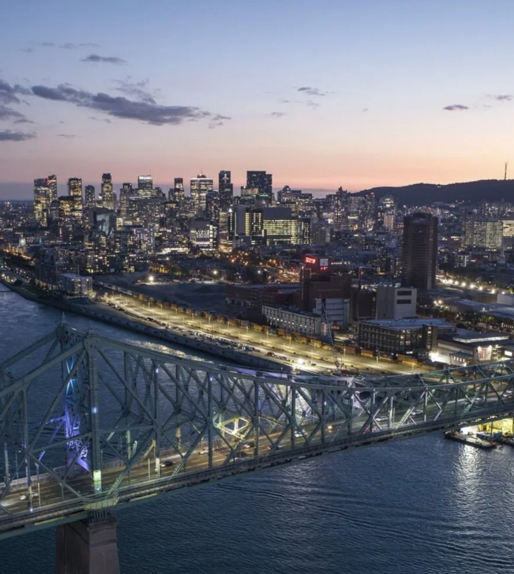 Montreal's tweet image. This weekend in Montréal is a perfect blend of high-energy athleticism, immersive storytelling, dancing, eating, and more! 

What options will you choose? 😍

Here are 5 things to do...

🔗 mtl.org/en/experience/…

📷 Leo Films #montreal #travel