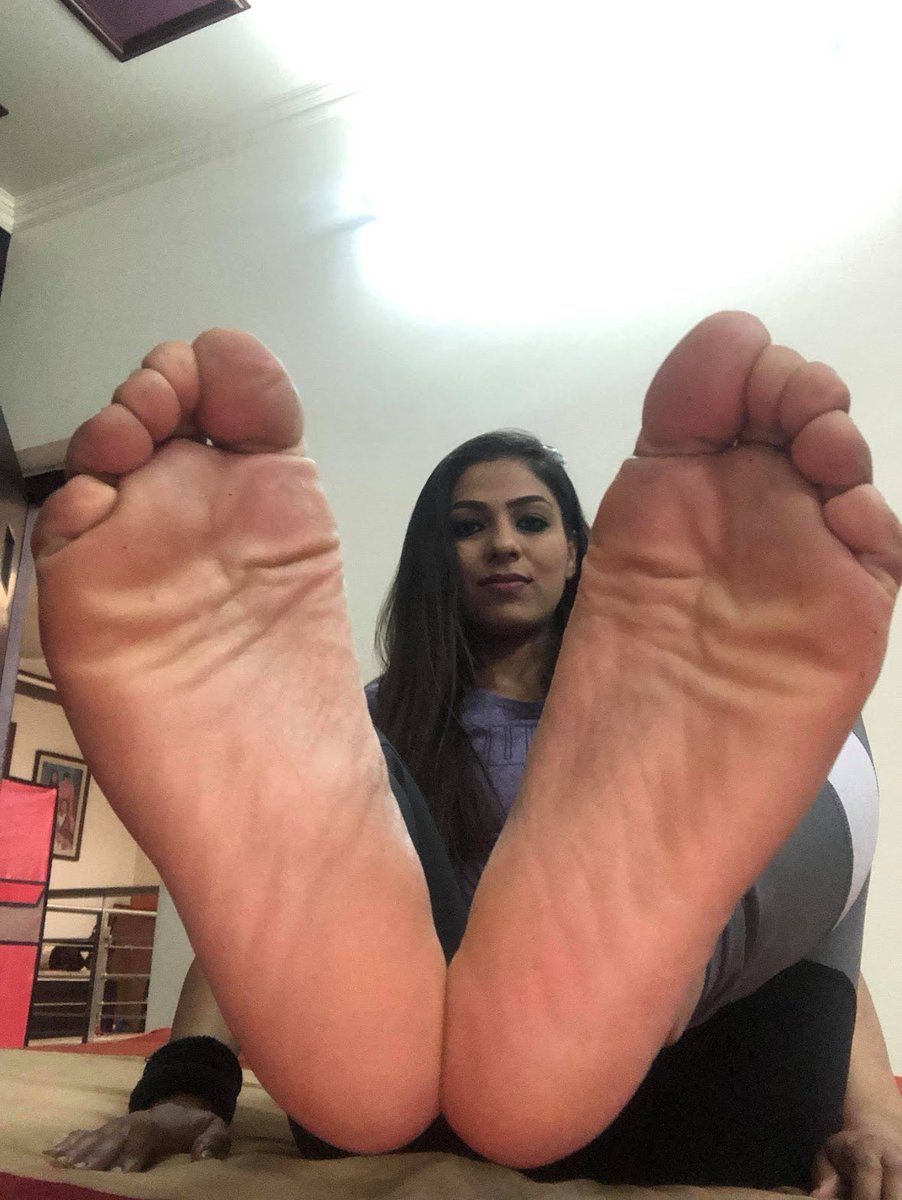 Solerific's tweet photo. Indira is a sexy Indian girl with beautiful size 7 Bollywood feet. 

DM to buy full sets.

#feetfetish #footfetish #feet #soles #bigfeet #footfetishnation #feetpics #toes #fyp #footfetishcommunity #feetlovers #toes #sole #barefeet #barefoot #wrinkledsoles https://t.co/RHBpqjxaew