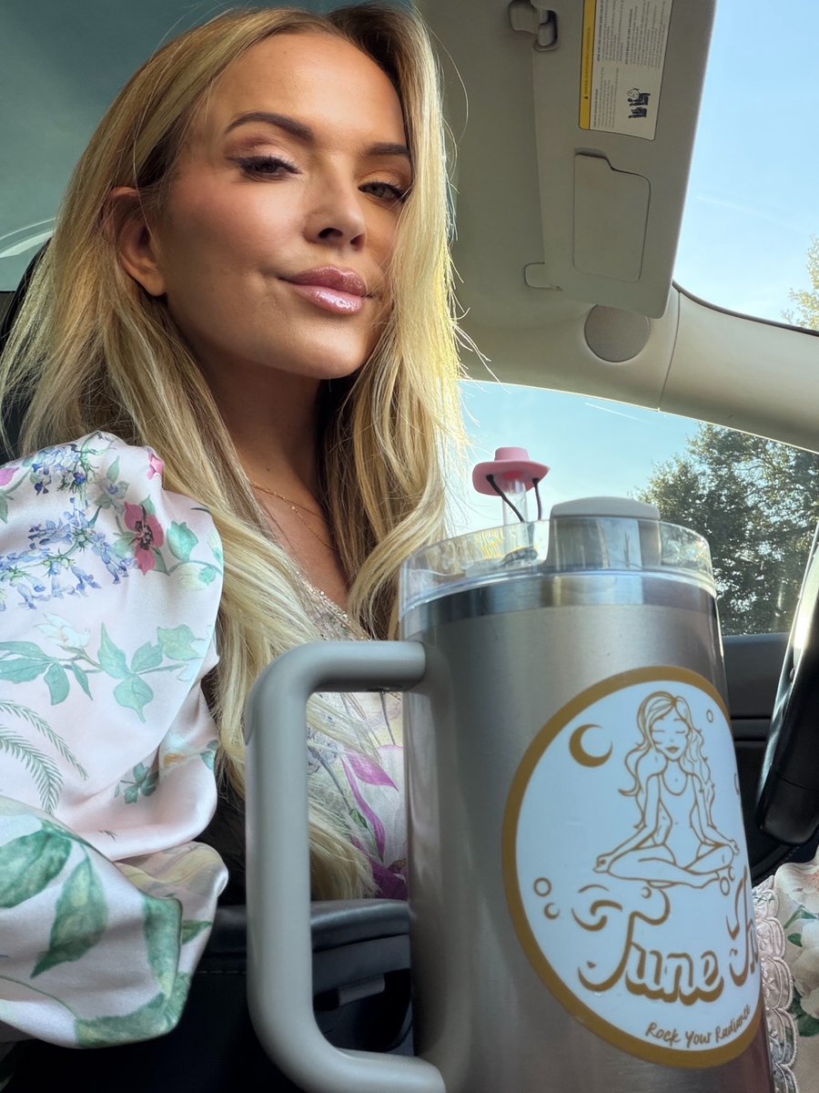 BrandyLLedford's tweet image. Here's to a new week #happymonday 💋