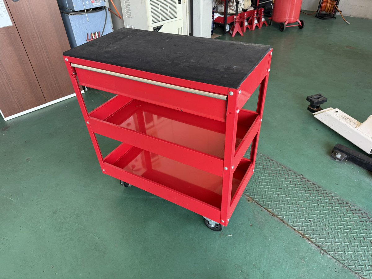 kinoshi_556's tweet image. このツールワゴン5000円で欲しい人🙋‍♂️