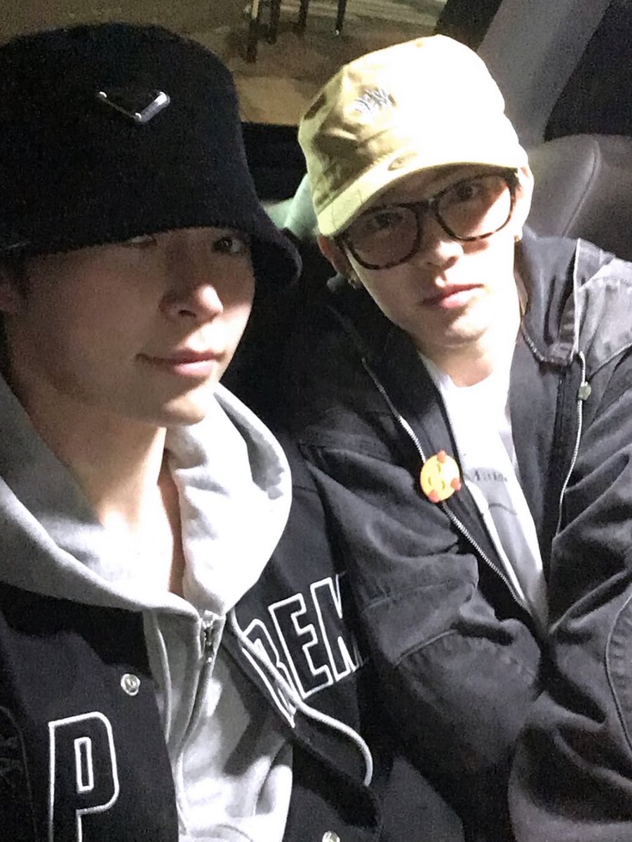 ☁️ % tweet media