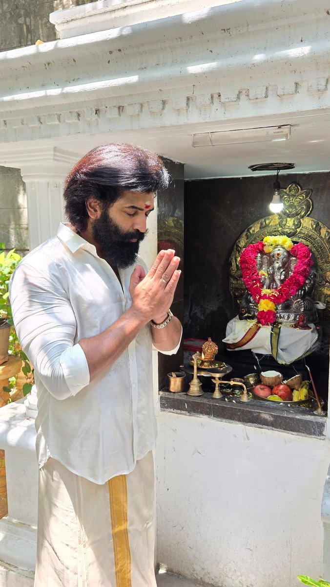 arunvijayno1's tweet photo. அனைவருக்கும் இனிய தமிழ் புத்தாண்டு நல்வாழ்த்துக்கள். எல்லோருடைய குடும்பத்திலும் மகிழ்ச்சியும் செல்வமும் செழித்து இவ்வருடம் நினைத்த காரியங்கள் அனைத்தும் நிறைவேற இறைவனை வேண்டிக்கொள்கிறேன். நல்லதே நடக்கும்!!🙏🏽❤️ https://t.co/OOtRK6O5JT