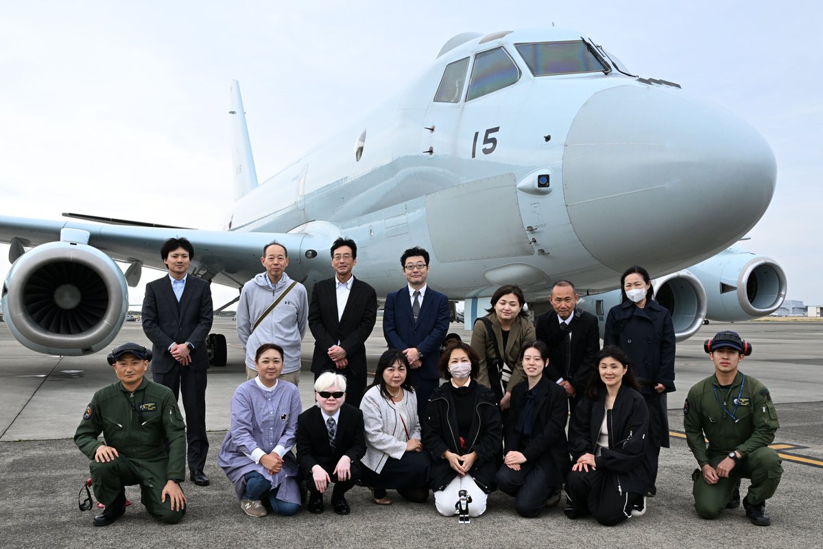 【🌸モニター委嘱・終了式🌸】
４月７日、厚木航空基地にて基地モニター及び防衛モニターの皆様に対する委嘱・終了式を行いました。
任期を満了された皆様、２年間にわたり本当にありがとうございました！
新規モニターに委嘱された皆様、よろしくお願いします✨

#海上自衛隊 #４空群