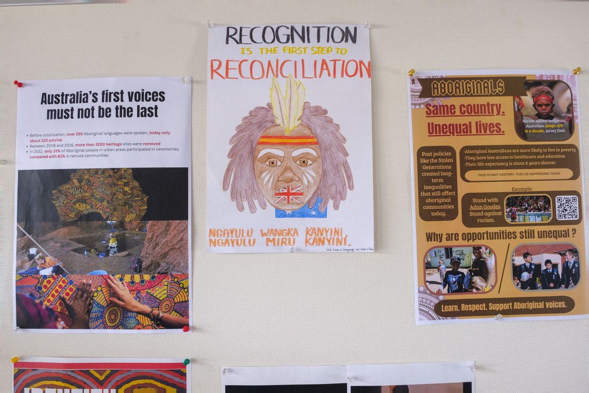 lfikyoto's tweet photo. Les élèves de Terminale ont présenté leur exposition sur les Aboriginal Australians, réalisée en cours d’anglais avec Mme Houdouin. Un travail engagé et réfléchi autour de l’identité, de la mémoire et des inégalités.

@aefeinfo https://t.co/4hFekHscae