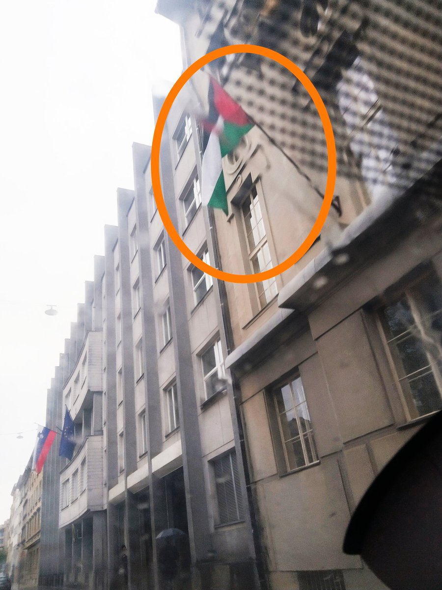 14. april 2026, sedež vlade RS, palestinska zastava.