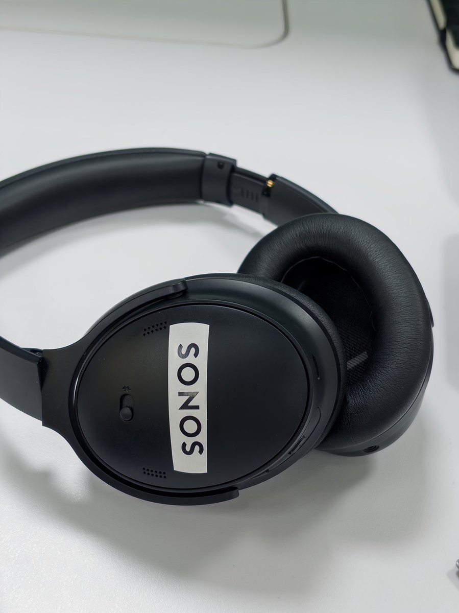 kev1ngu's tweet image. Not any kind of Bose headphones, apparently.