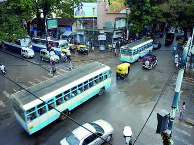 VinodJason's tweet image. #OldBangalore: Malleshwaram Circle, 2000. 

This is much before the underpass came up. Good old days!

#Malleshwaram #Bangalore #Bengaluru #OldBengaluru #Kannada #Karnataka