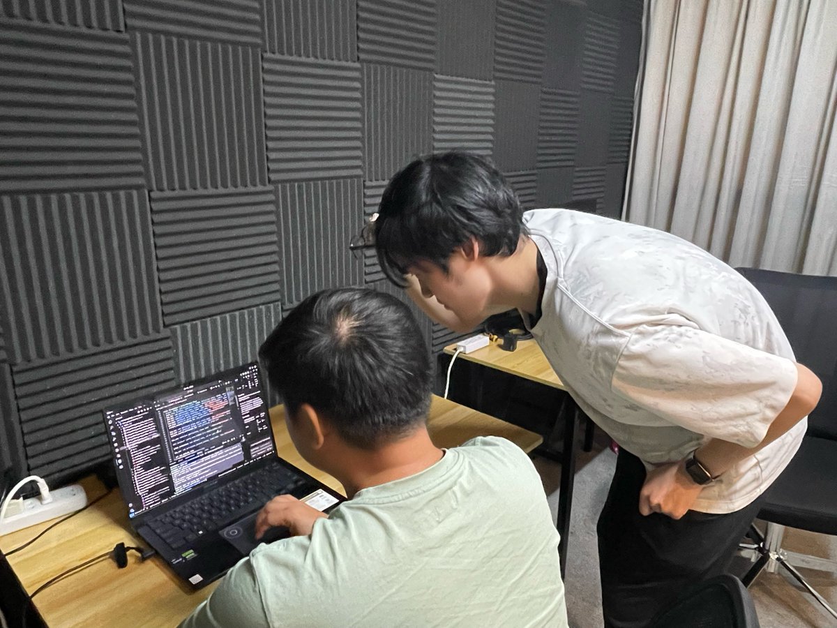 mobaproit_eng's tweet photo. 🇵🇭 PH team Diary vol.10

仕事の「人間関係」どこまで重視してる？

セブで働くと感じるのは、仕事は“成果”だけじゃないということ。
フレンドリーで温かい人間関係を大切にしながら、信頼を築くことが何より重要だね🍀

Working in Cebu, you'll quickly notice that business here is about more than just success. 
It's about the people you work with. 

Cebuanos stay professional while keeping things friendly and relaxed. They respect hard work and smart thinking, but they also believe that building real relationships matters. 

When people see that you genuinely care about the connection, everything else happens naturally.

#セブ島 #エンジニア #海外インターン