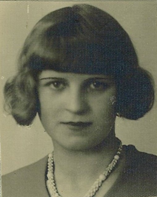 TomFromKatowice's tweet image. My name is Genowefa Rybak 🇵🇱, 
a worker from Tomaszów Mazowiecki. 
8️⃣3️⃣ years ago on April 1️⃣4️⃣, 1943
I was murdered by #Germans in their #Death camp #Auschwitz at the age of 2️⃣7️⃣ only because I was a #Pole.
I survived 8️⃣2️⃣ days.
Please, #NeverForget me!  #NeverAgain 
#Genocide