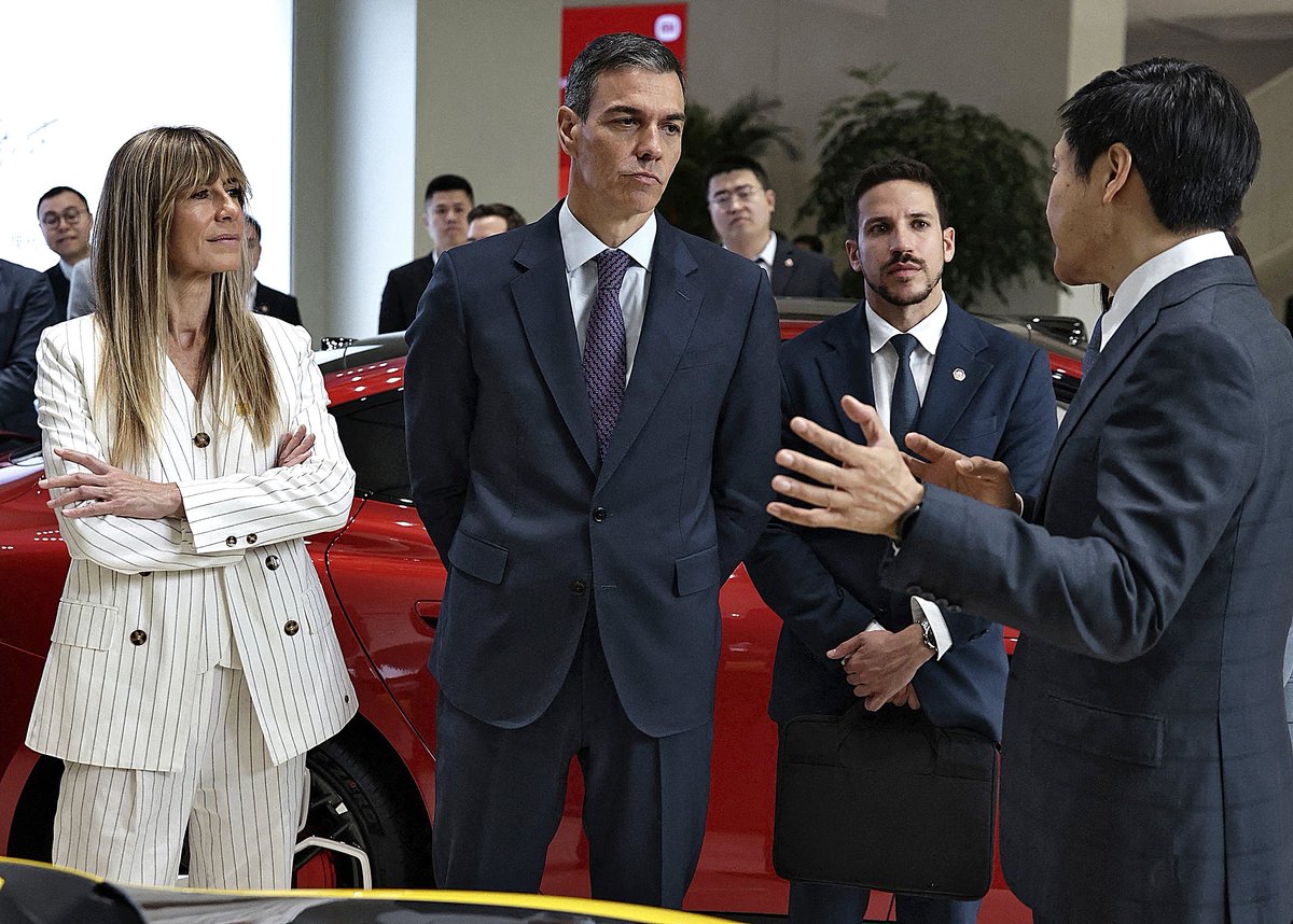 El procesamiento de Begoña Gómez por cuatro delitos gravísimos retrata a un Gobierno acorralado. Mientras, Félix Bolaños no da explicaciones: se dedica a señalar e insultar al juez Juan Carlos Peinado. Ni una dimisión, ni una sola responsabilidad. Atacan al juez porque no pueden