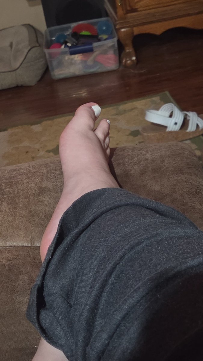 bisyours's tweet photo. only losers like feet

#nsfwtwt #chubby #feet #attentionwhore #dmme https://t.co/5m1UIAYfPR