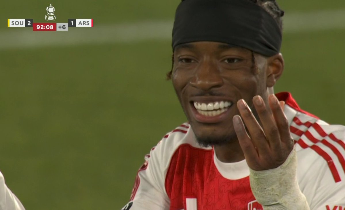 Arsenal Touchline tweet media