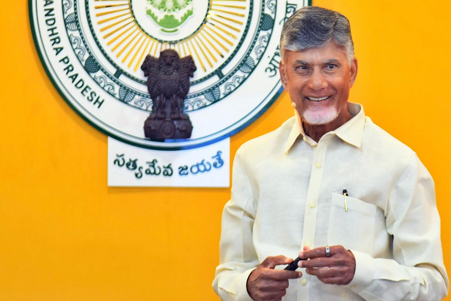 InvGurInd's tweet photo. Andhra Chief Minister Chandrababu Naidu bats for simplifying procedure to expedite setting of industries

https://t.co/ClXiFlPkqd

#Industry #Government @ncbn  #ChiefMinister @SteelMinIndia  @SandeepPoundrik #Secretary #NationalBuildingCode #Investmentguruindia https://t.co/tEc6GhsVJh