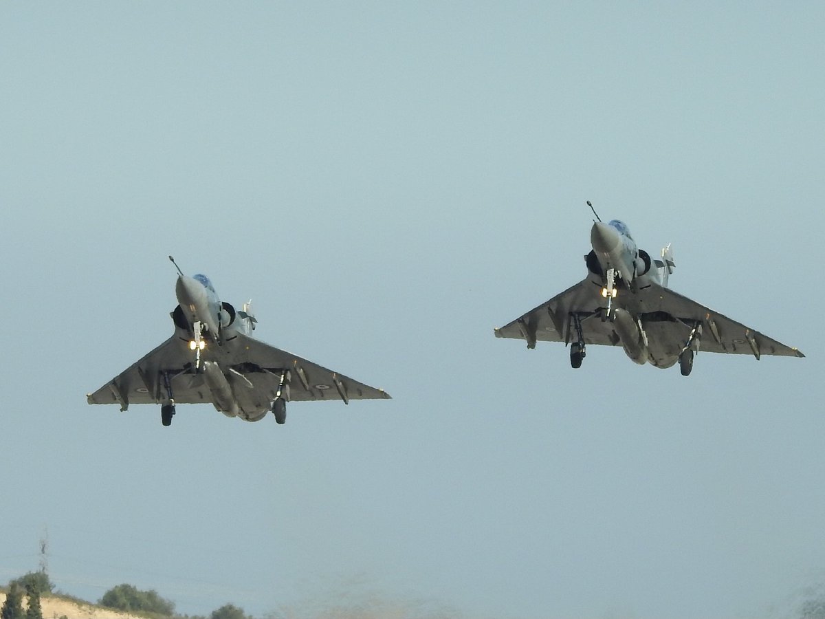 didinos's tweet image. Το ημερολόγιο έγραφε 14/4/2006 όταν ο Σμηναγός (Ι) Παντελής Γκέλης απογειώθηκε σε αιώνια περιπολία. Ο Σμηναγός παρέμεινε μέχρι τελευταία στιγμή στο α/φος (Μ 2000) όταν αυτό  κατέπεσε στο όρος Πτώο, κοντά στο Γαλαξίδι, χωρίς να εκτιναχθεί. Αθάνατος ο ήρωας.  @AegeanDeltas331 #haf