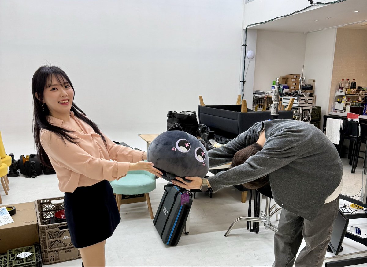 MC레나 tweet media