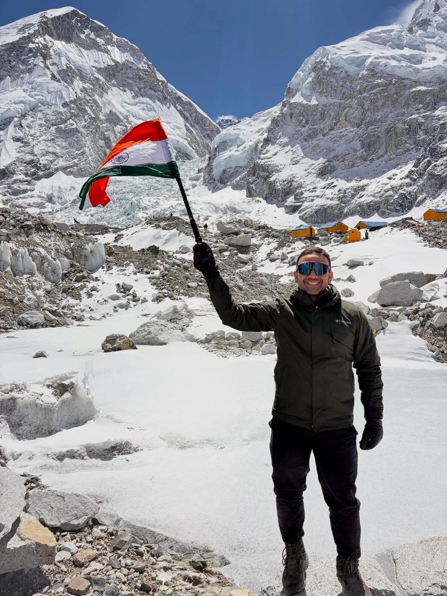 jsrmirror's tweet photo. JMM के पूर्व विधायक कुणाल षाड़ंगी ने Mount Everest Base Camp तक की अपनी चुनौतीपूर्ण यात्रा का अनुभव सोशल मीडिया पर साझा किया।
यह यात्रा हमें सिखाती है कि हौसला मजबूत हो तो कोई भी ऊंचाई नामुमकिन नहीं! 💪✨
#EverestBaseCamp #Inspiration #Journey @KunalSarangi #NeverGiveUp https://t.co/kEAvDxbEGl