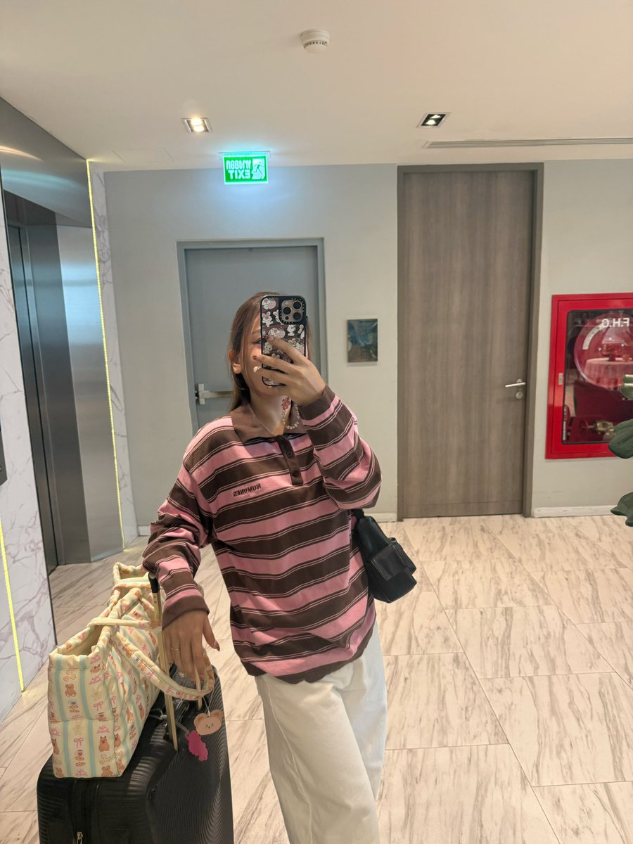 Sujarinee09's tweet photo. เสื้อน่ารักมากก ไปไหนต้องมีติดเป๋าไปด้วย🥰💦

 #NUMONE #numoneofficial https://t.co/49I020Sedd