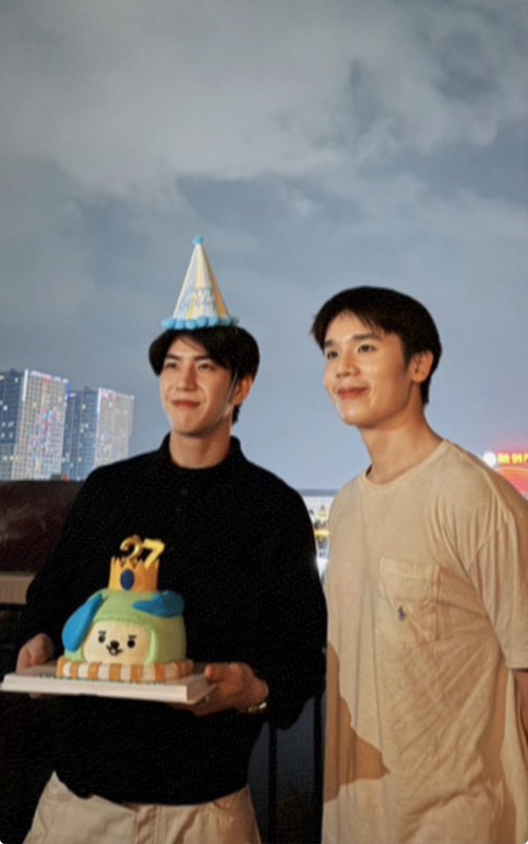 NNKKFIGNTING's tweet image. ว้ายยยยยย พี่จิมเลือกลงรูปน้องซียิ้มกว้าง ถึงแม้หน้าตัวเองจะเบลอ ป้าเขินว่ะะะ 🫠🫠🫠

#jimmyyjp #sea_tawinan #JimmySea