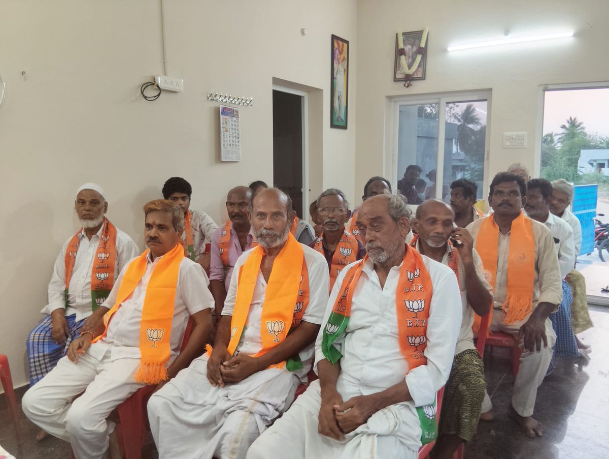 Bjp4Palanadu's tweet photo. శావల్యపురం మండలం పల్నాడు జిల్లా లో పండిట్ దిన్ దయాల్ ఉపాధ్యాయ మహా ప్రశిక్షణ తరగతులు నిర్వహించడం జరిగినది.
#PanditDeendayalUpadhyay #ModiSarka #bjpandrapradesh #bjppalanadudistrict #yelurisasikumarbjppalnadu #47YearsOfNationFirst @narendramodi @NitinNabin https://t.co/G1oqL6c93B