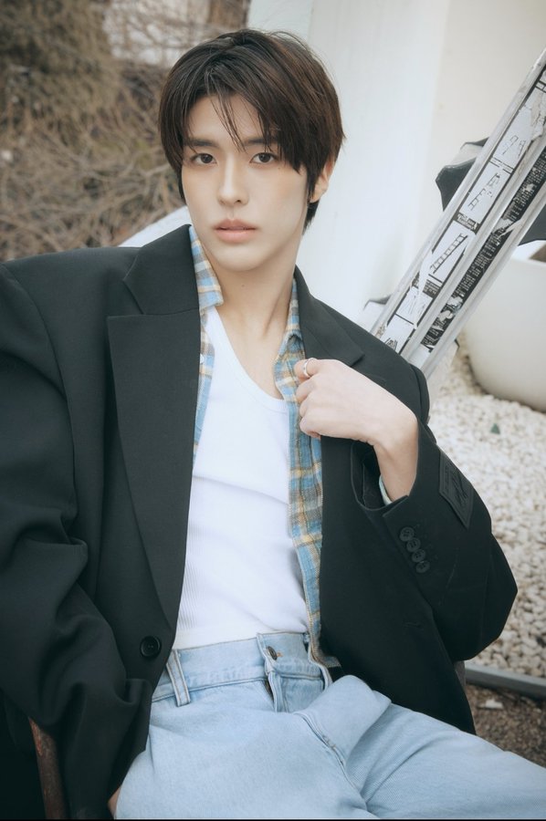 leevsongha's tweet photo. Our spring photoshoot for Billboard Official SPOTLIGHT Special Issue has finally been released. Honestly, it was nice reminiscing about our entire journey, seeing how much we've grown, and just discussing what's next. More details coming soon! https://t.co/Wte0fvMbCt