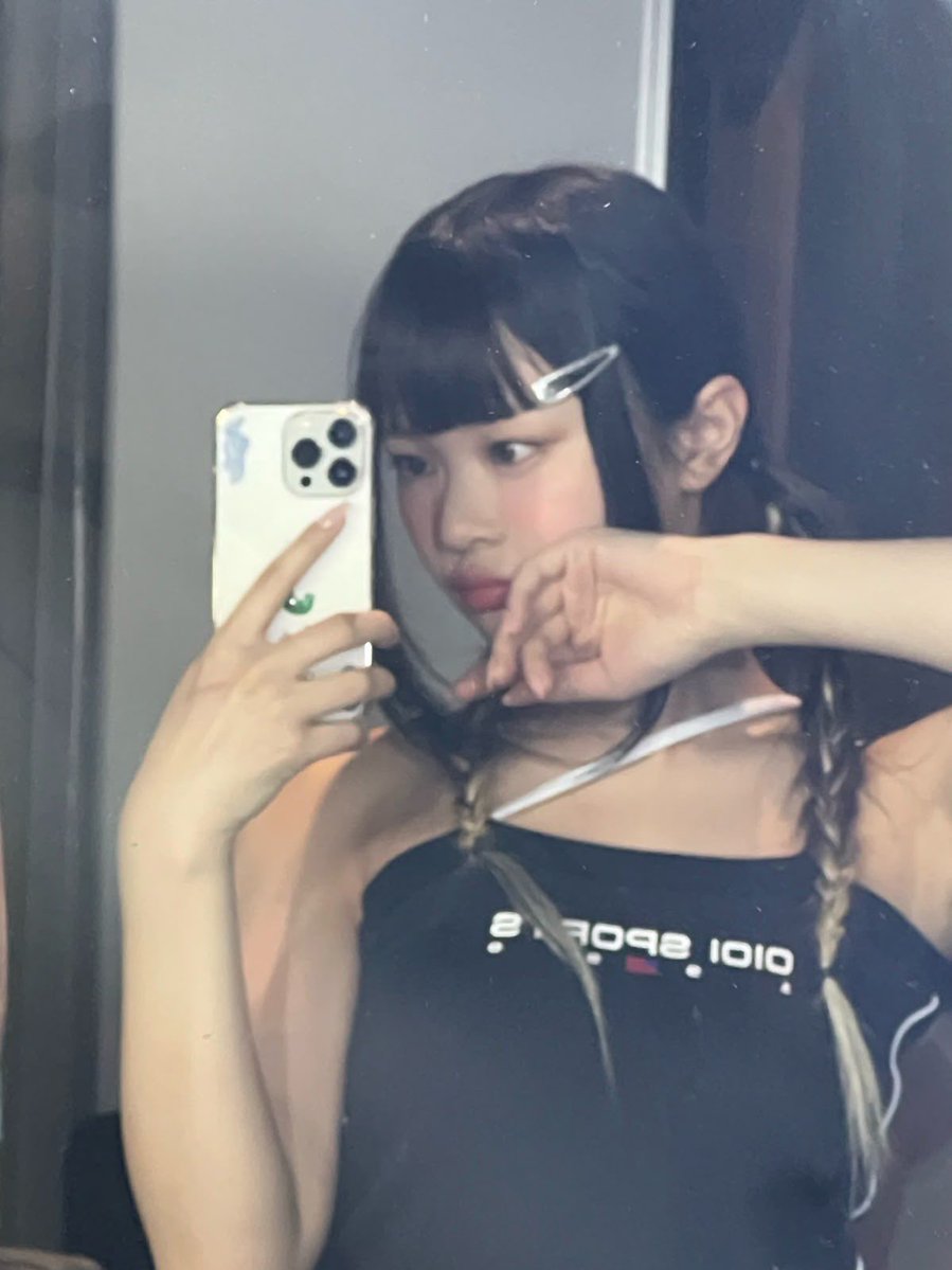 hanni ⁵ tweet media