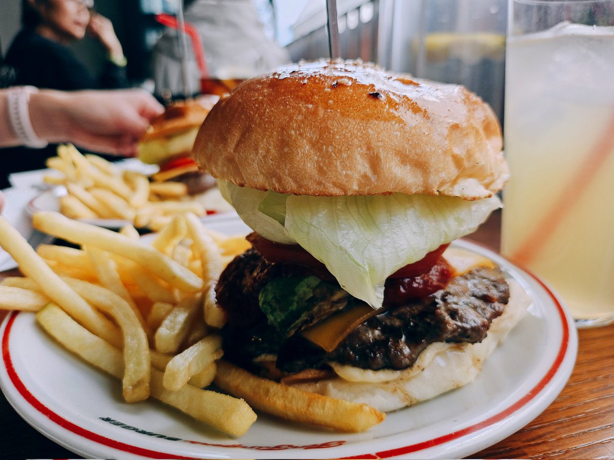 会社で一番何でも話せる女性とランチへ行って何でも話した！