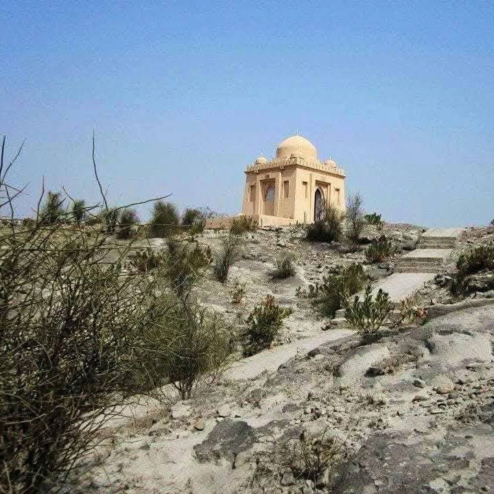 pashtonzoy's tweet photo. Lakki Marwat, Pakhtunkhwa — Tomb of Khan Zaman Niazi

Khan Zaman Niazi was appointed as the chief of the Niazi tribe in the 18th century by Ahmad Shah Abdali. He accompanied the Afghan ruler on multiple campaigns into India and later was entrusted with the administration of Bannu and its surrounding regions—from Bannu to Mianwali.

His descendants remain spread across Pakhtunkhwa and beyond. Among the most well-known figures from this lineage is Attaullah Khan Esakhelvi.

Are you familiar with this historical figure or his legacy?

#KhanZamanNiazi #AhmadShahDurrani #PashtunHistory #KhyberPakhtunkhwa #Mandigak